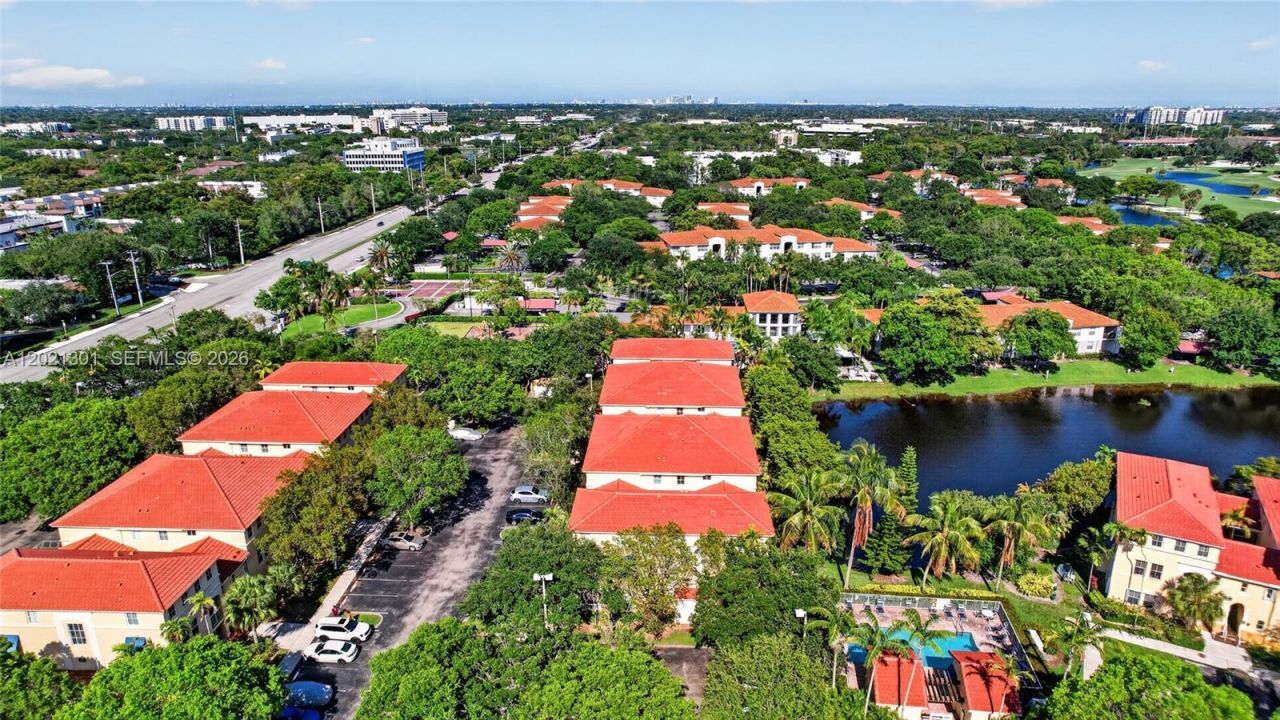 120 Jacaranda Country Club Dr , Unit 205, Plantation, FL 33324 Photo