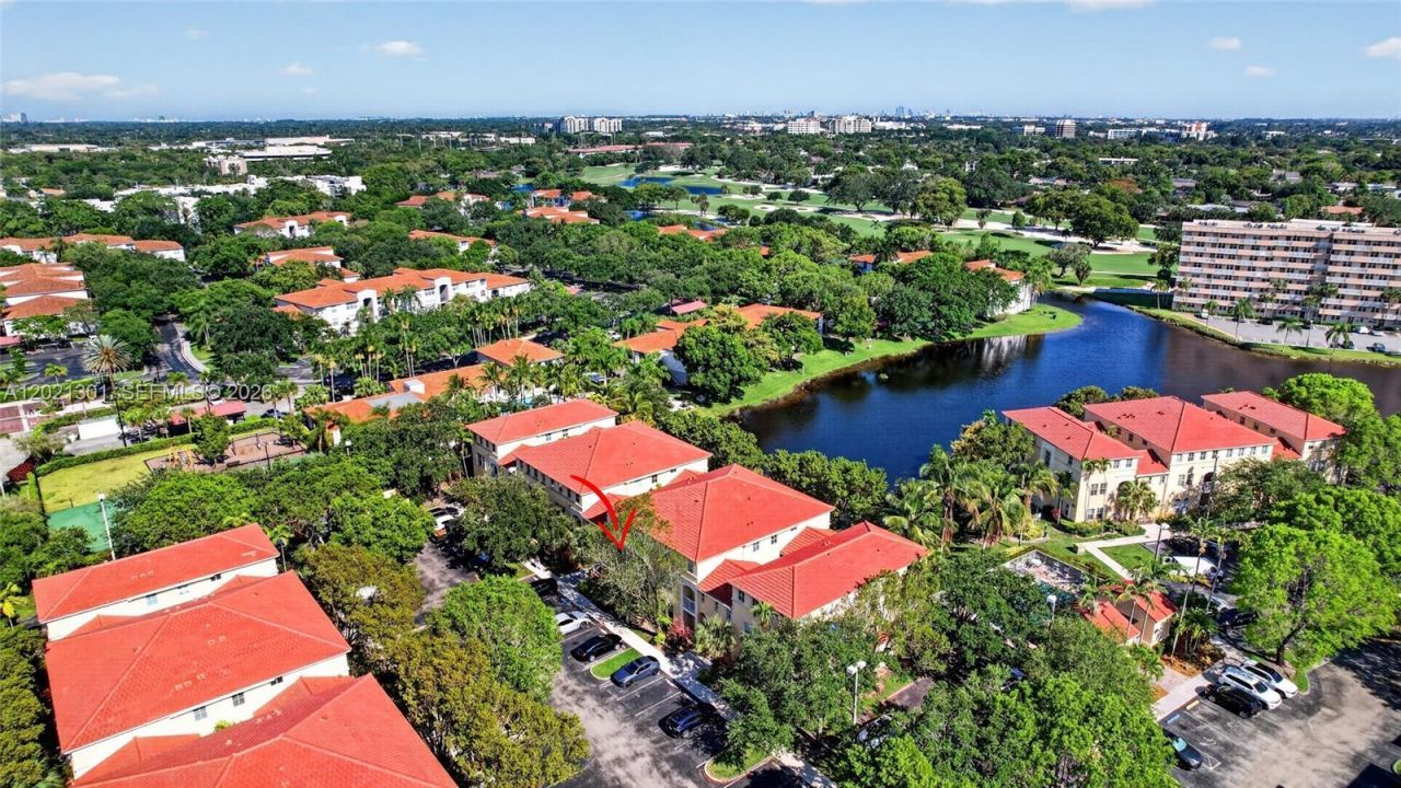 120 Jacaranda Country Club Dr , Unit 205, Plantation, FL 33324 Photo