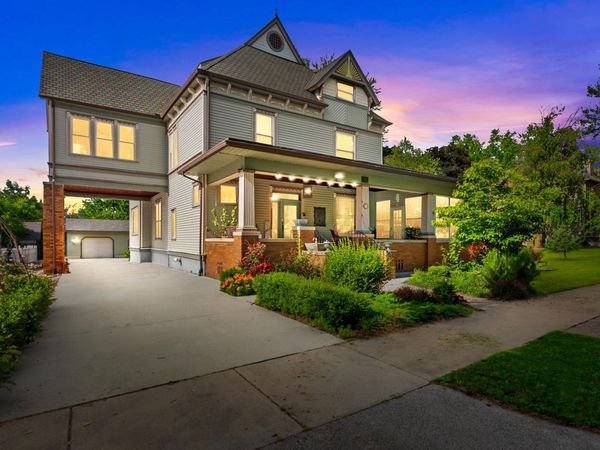 207 W 3RD Street, Delavan, IL 61734