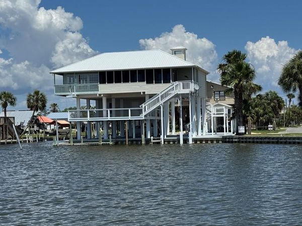 258 W 7th Ave, Horseshoe Beach, FL 32648
