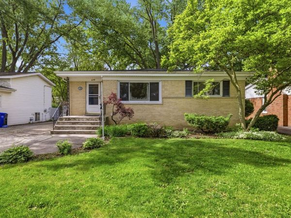 579 Dawes Avenue , Glen Ellyn, IL 60137