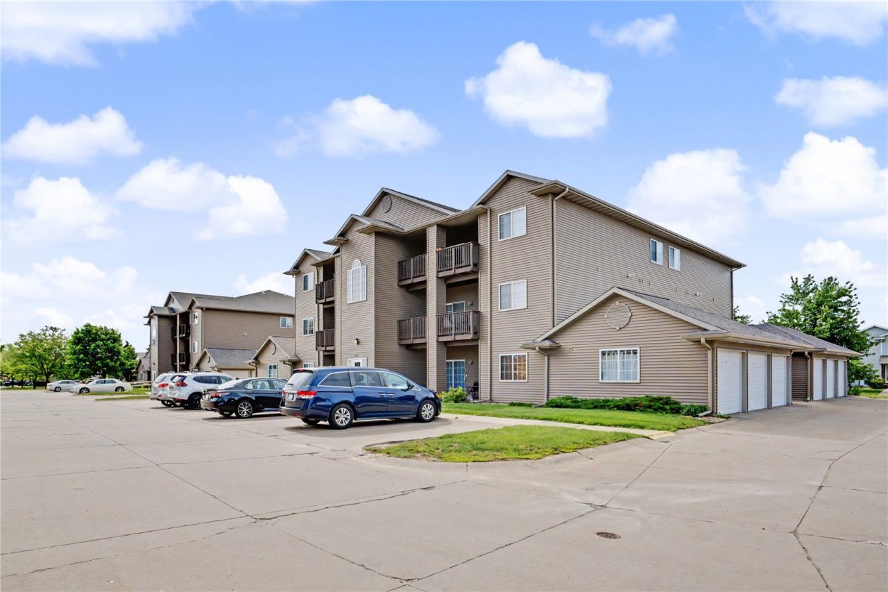 515 Penn Ct #7, North Liberty, IA 52317 Main Photo