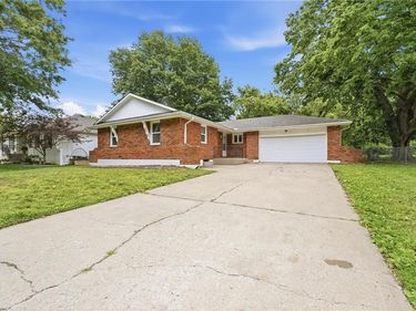 203 N Murphy Drive, Raymore, MO 64083