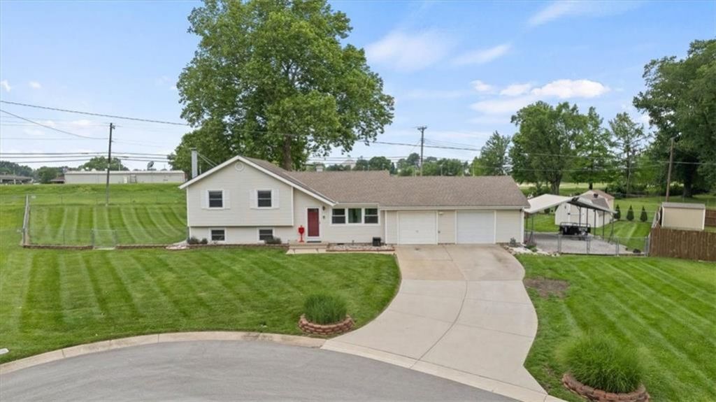 420 NE Village Court, Lees Summit, MO 64063 Main Photo