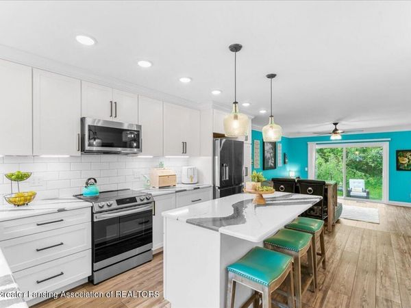 2114 La Mer Lane, Haslett, MI 48840