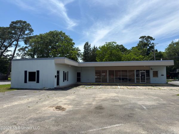 1241 Market Street, Pascagoula, MS 39567