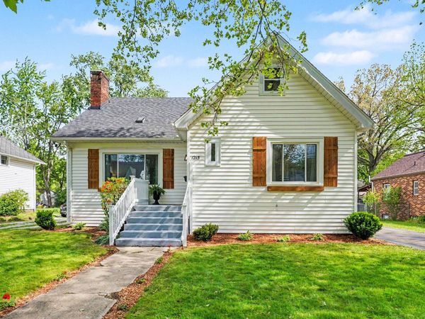 1215 Cambridge Drive, Kalamazoo, MI 49001