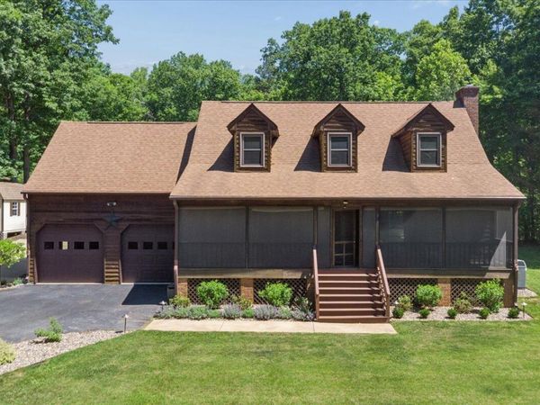 431 Langdon RD , Evington, VA 24550