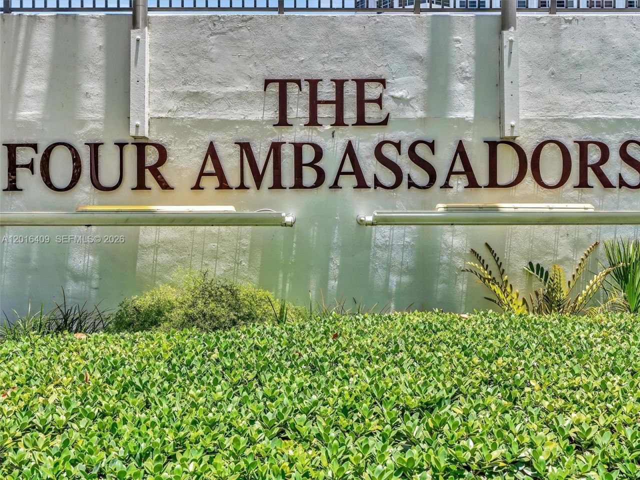 825 Brickell Bay Dr, Unit 2048, Miami, FL 33131 Photo