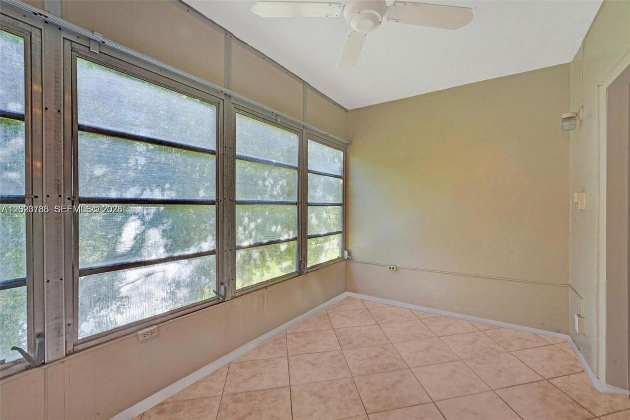 1030 Country Club Dr, Unit 405, Margate, FL 33063 Photo