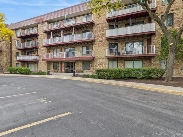 5450 Astor Lane , Unit 210, Rolling Meadows, IL 60008