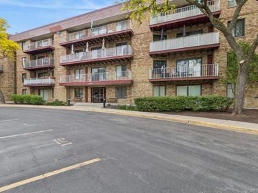 5450 Astor Lane, Unit 210, Rolling Meadows, IL 60008