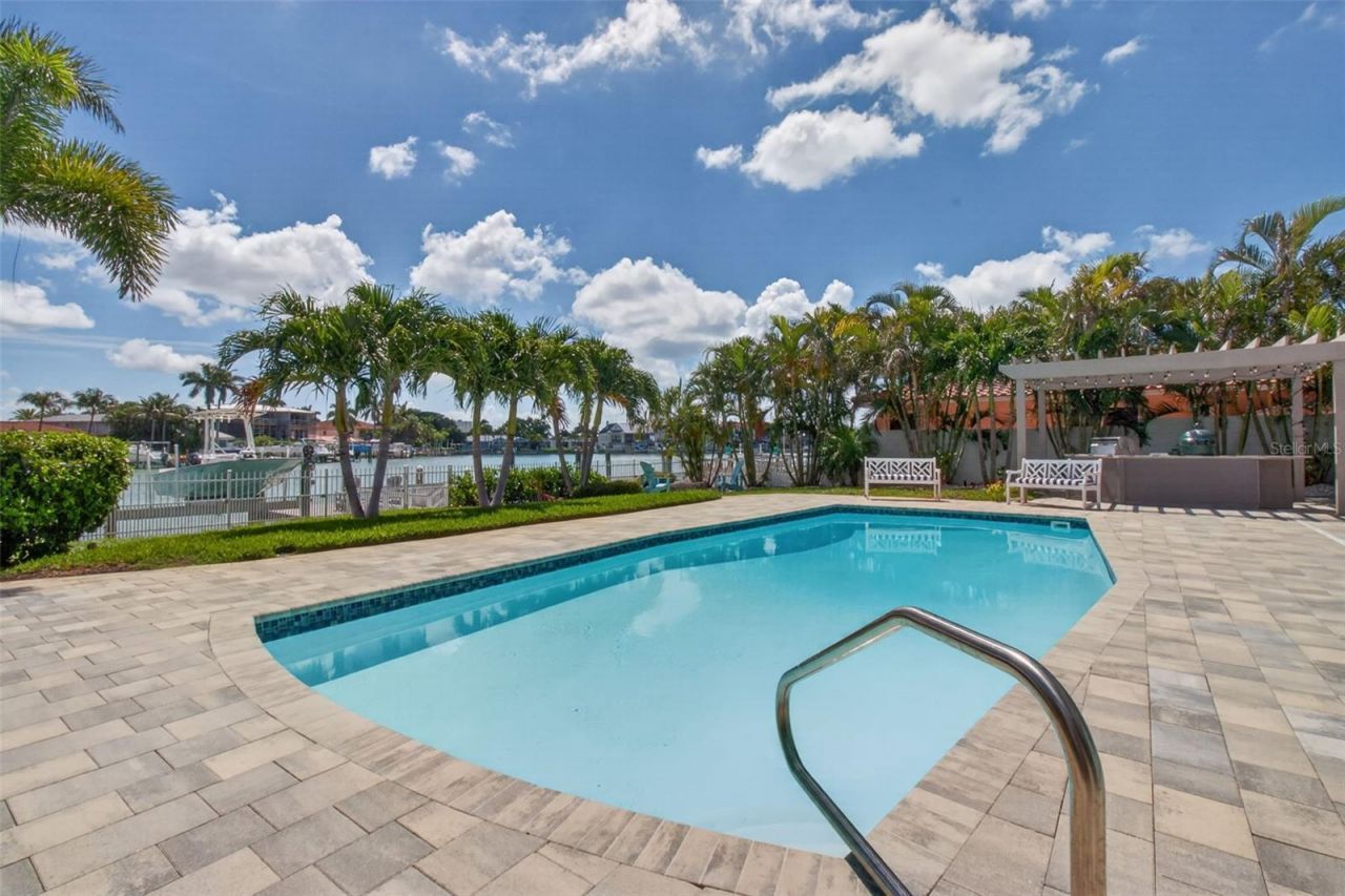 1260 81st Street S, Saint Petersburg, FL 33707 Photo