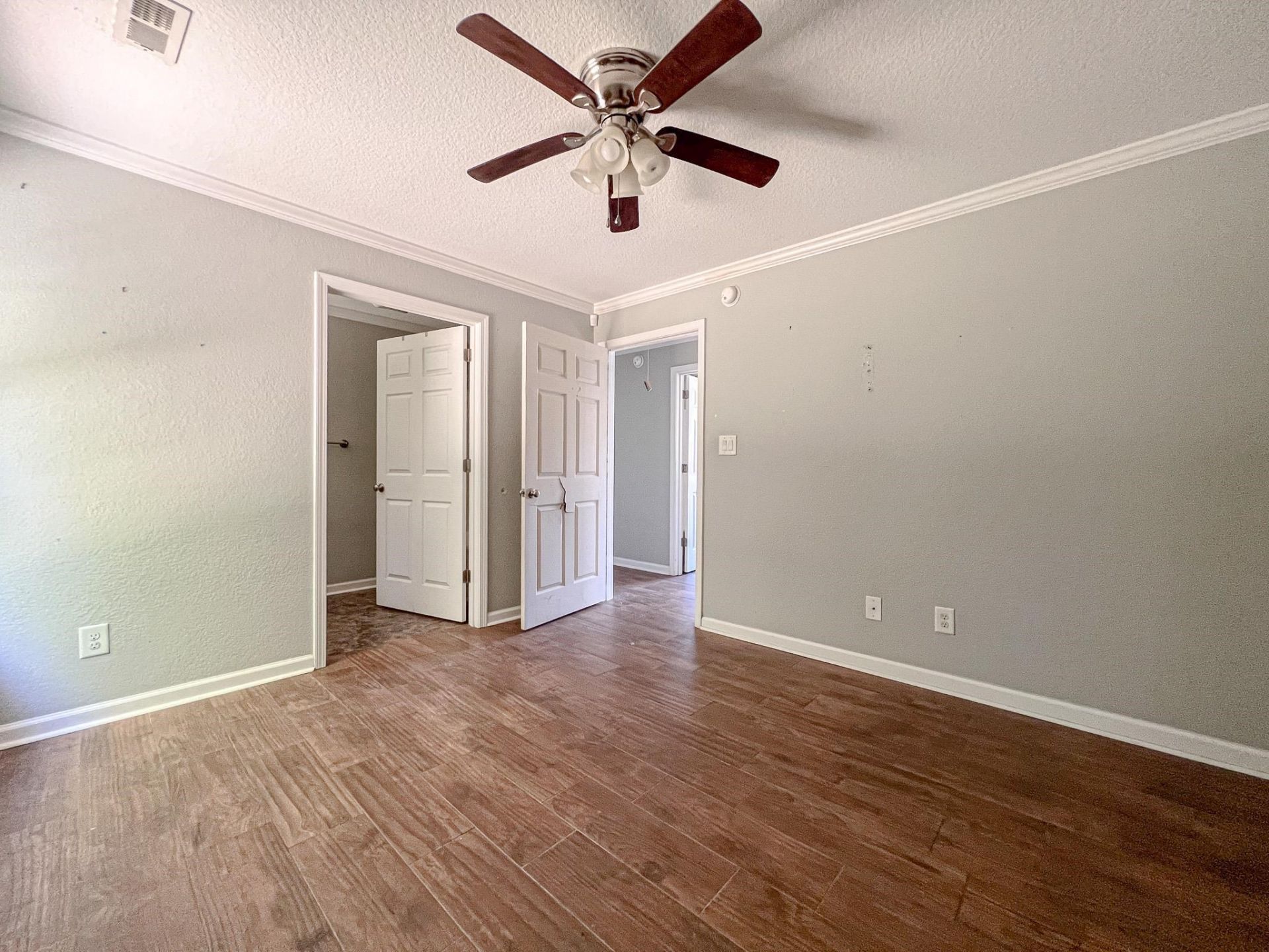 834 Shem Creek Circle  Photo 11