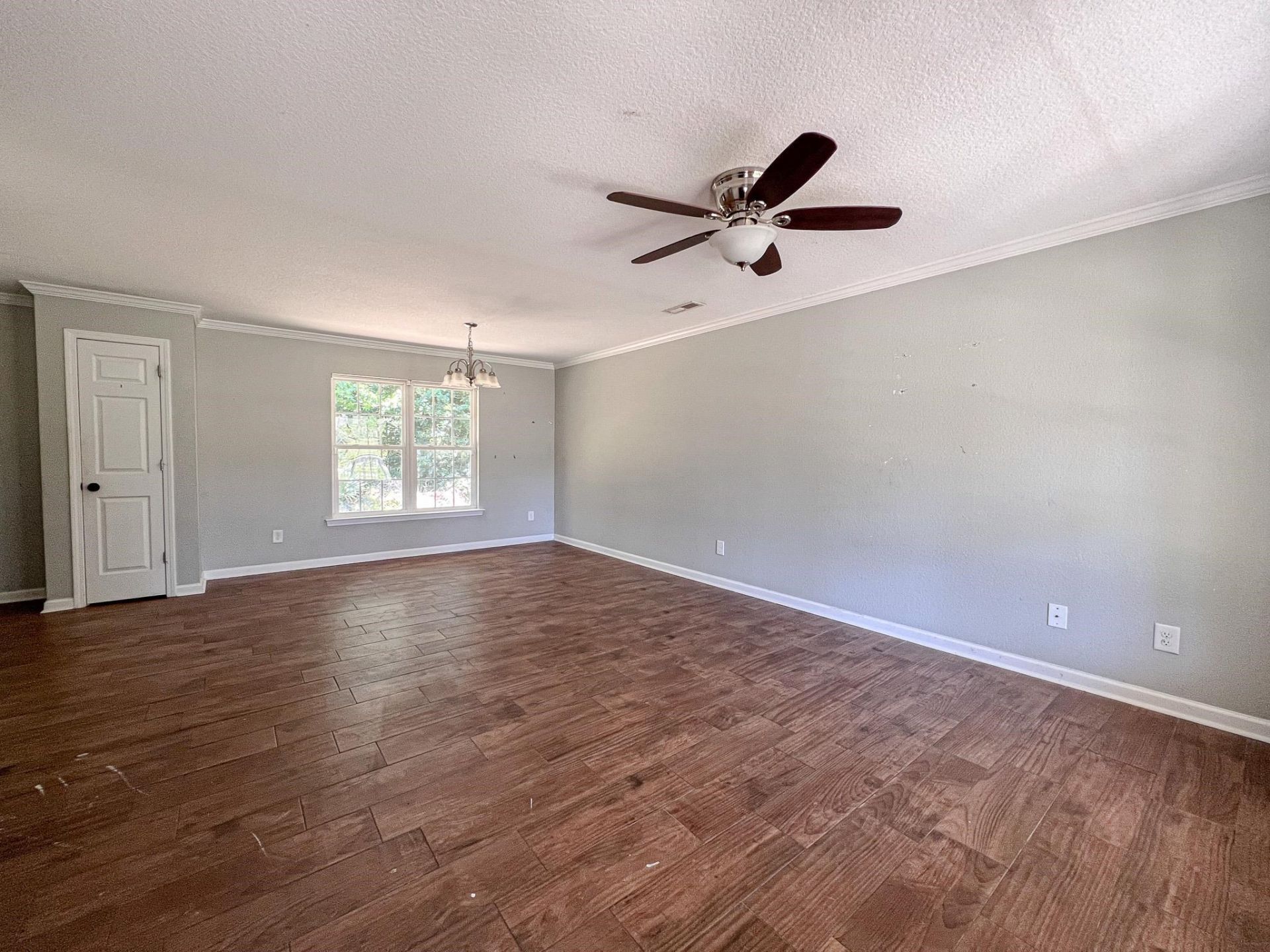 834 Shem Creek Circle  Photo 4