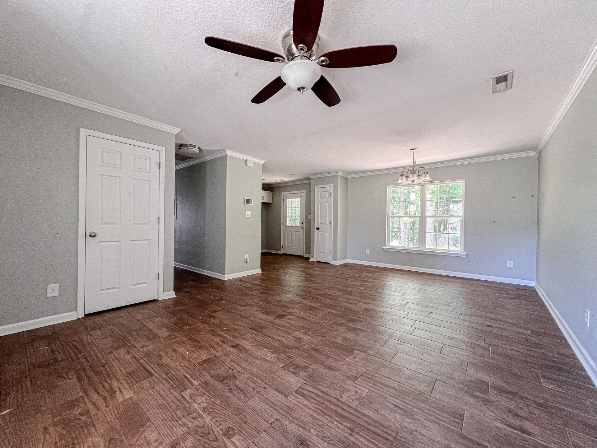 834 Shem Creek Circle  Photo 5