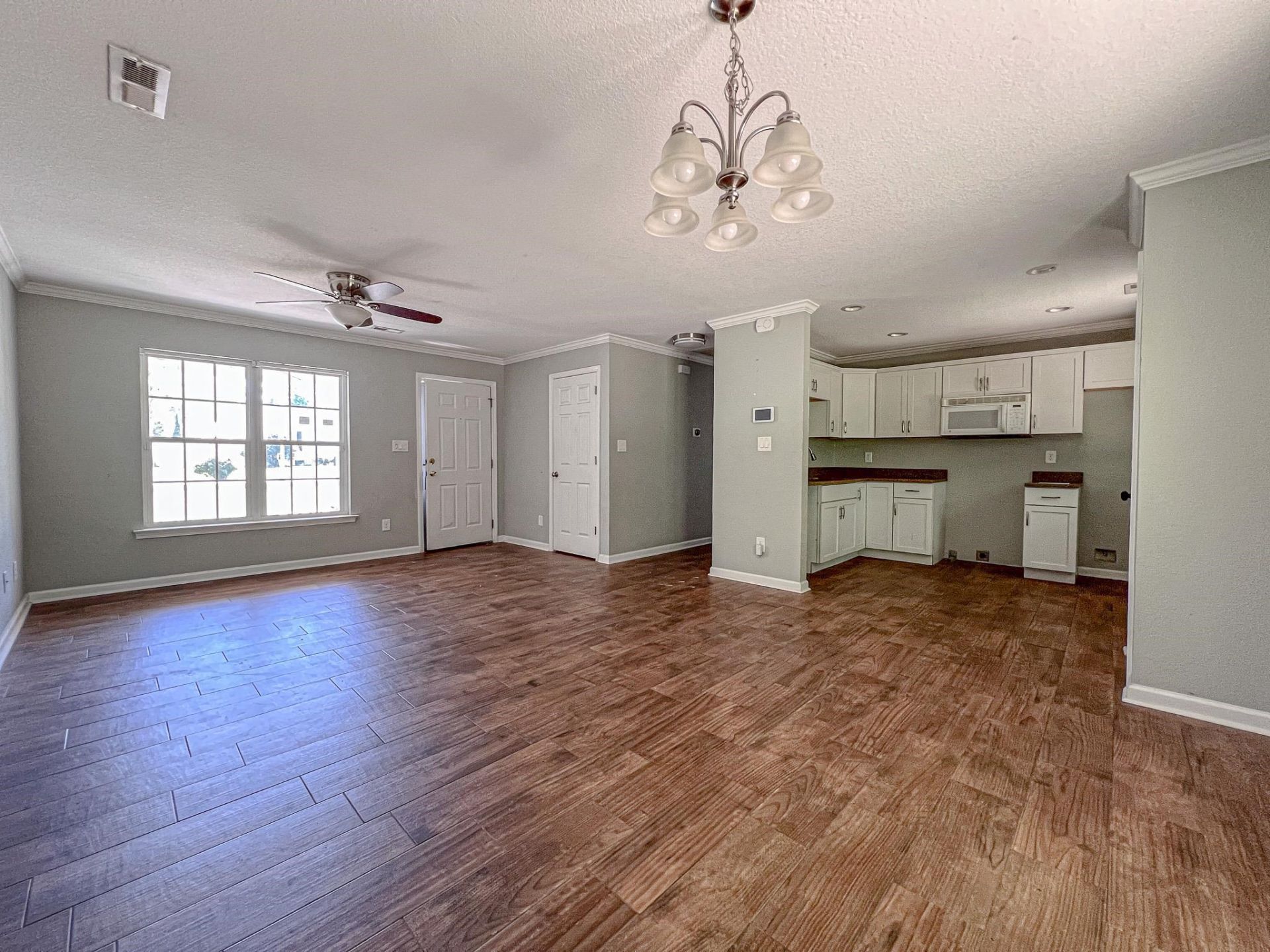 834 Shem Creek Circle  Photo 6