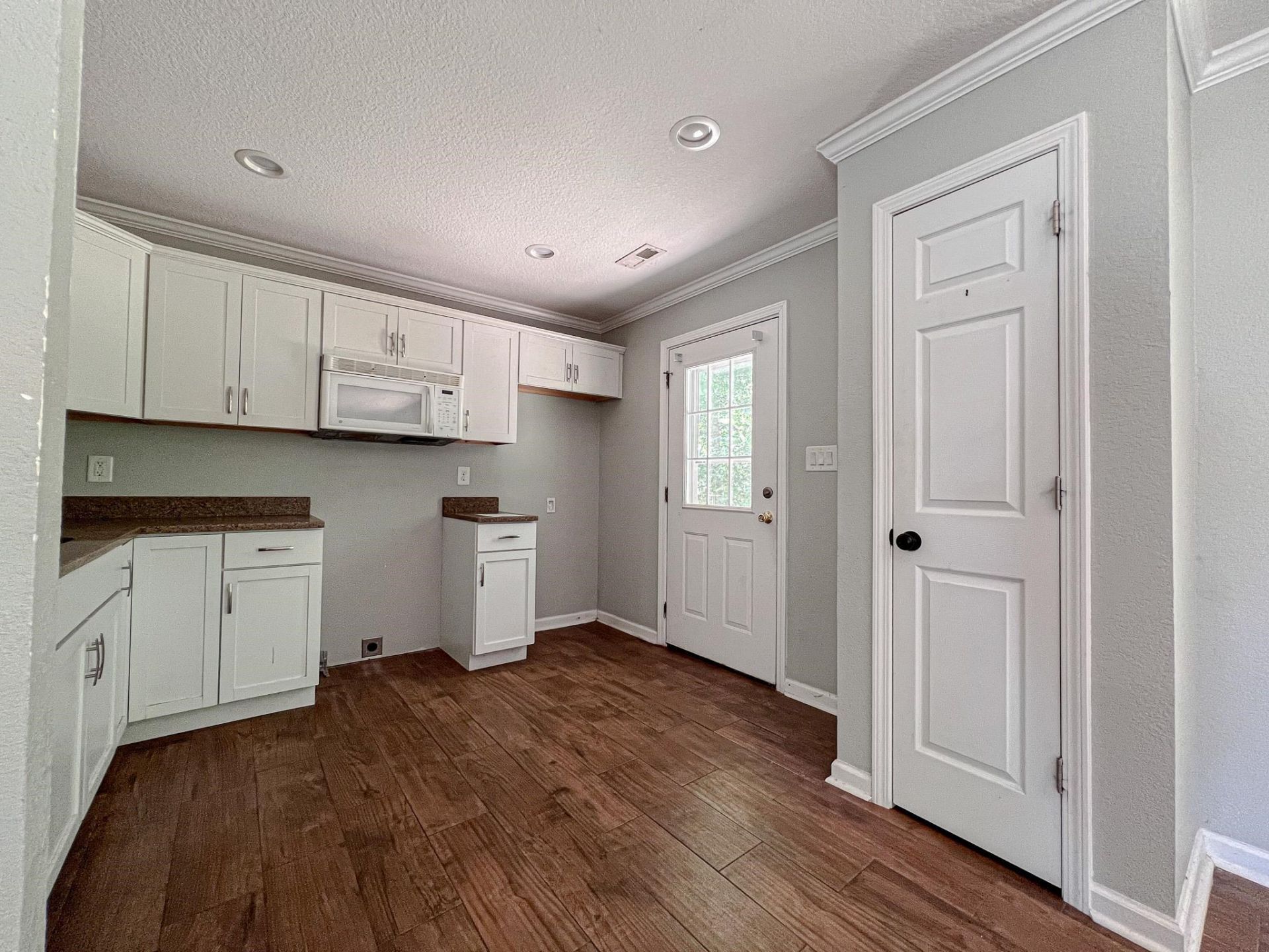 834 Shem Creek Circle  Photo 7