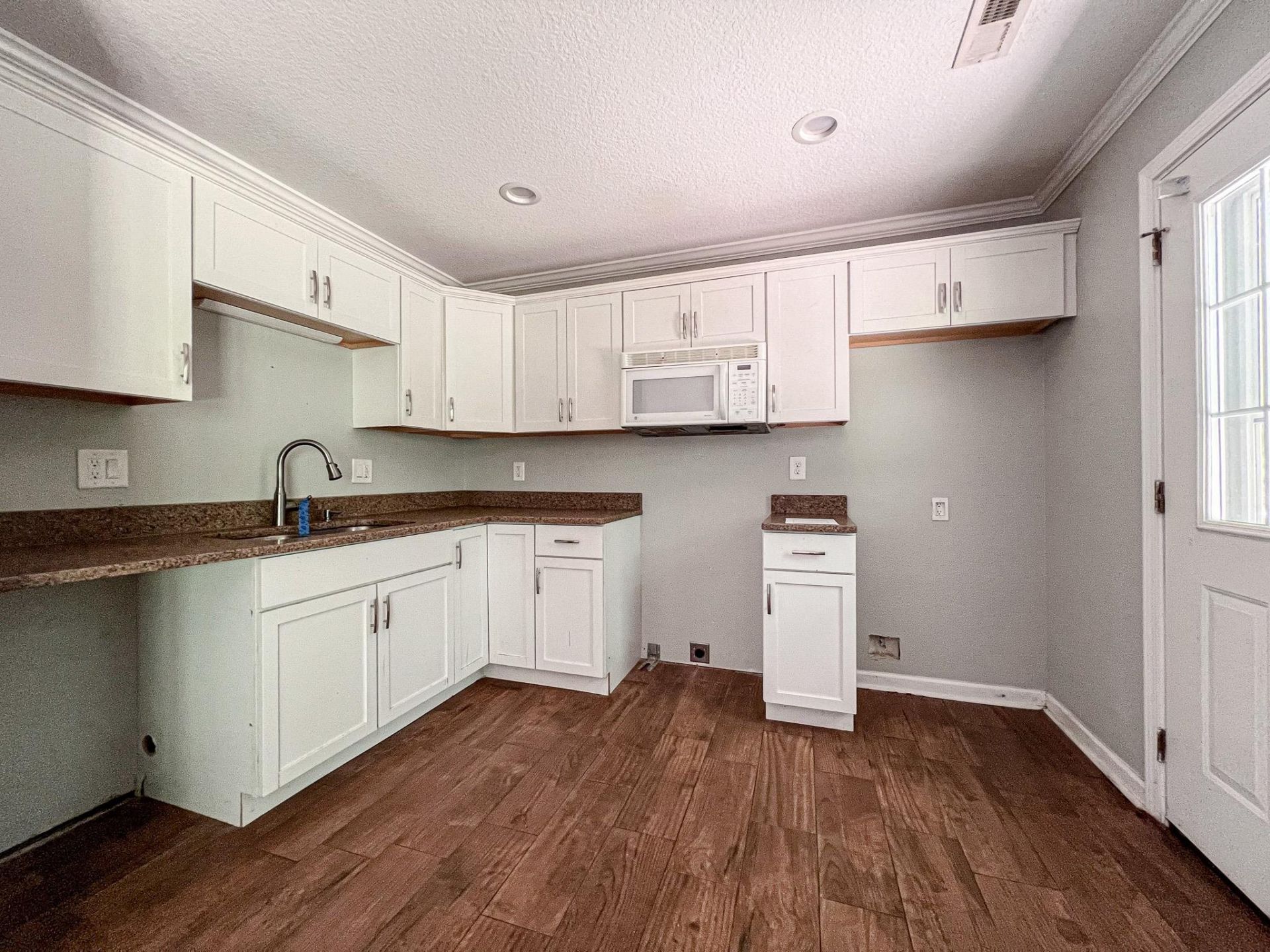 834 Shem Creek Circle  Photo 8