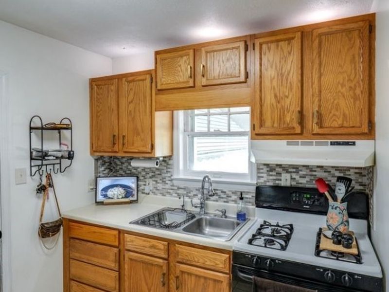 435 Selden Avenue, Akron, OH 44301 Photo 14