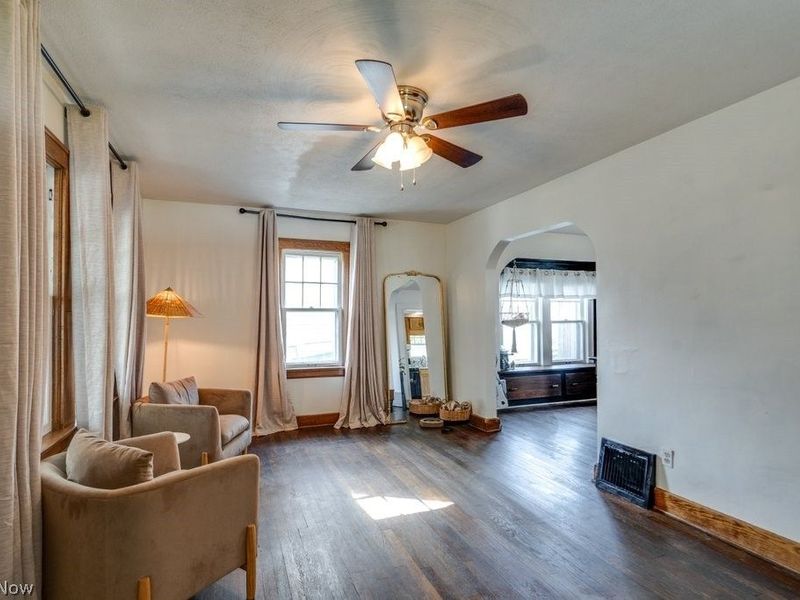 435 Selden Avenue, Akron, OH 44301 Photo 3