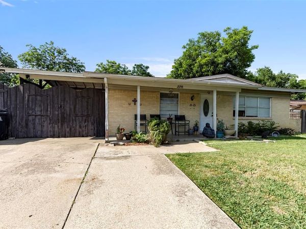 2211 Cloverdale Street, Arlington, TX 76010