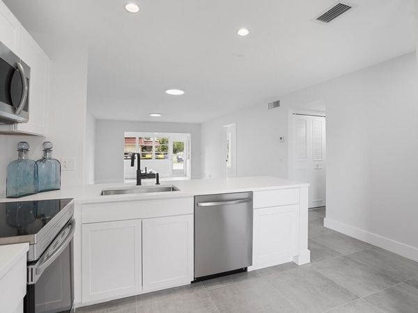 737 Nantucket Circle, Unit B, Lake Worth, FL 33467