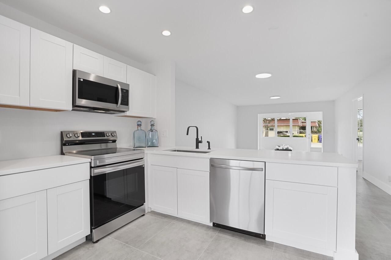 737 Nantucket Circle, Unit B, Lake Worth, FL 33467 Photo