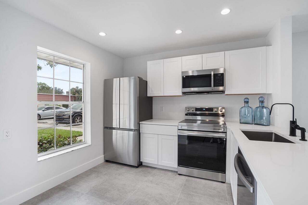 737 Nantucket Circle, Unit B, Lake Worth, FL 33467 Photo