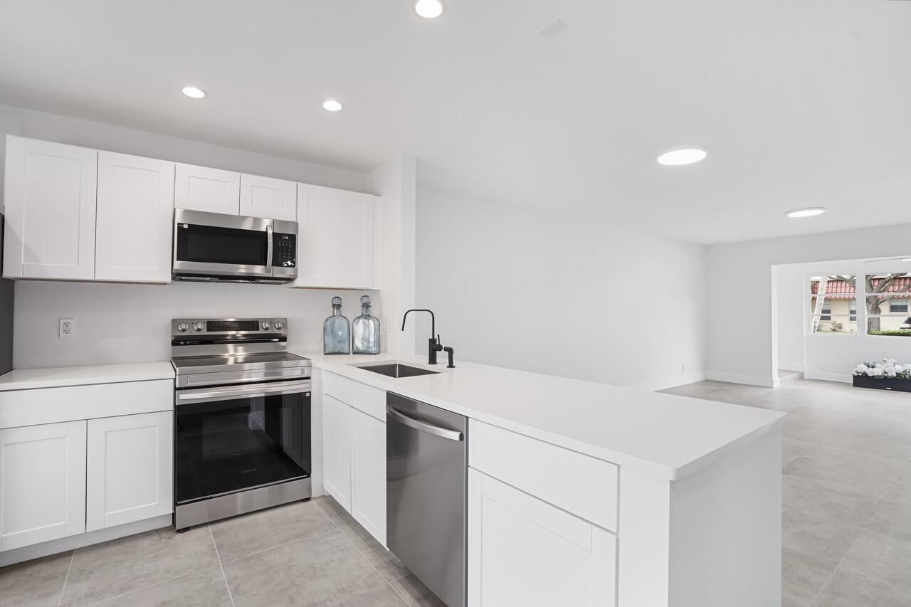 737 Nantucket Circle, Unit B, Lake Worth, FL 33467 Photo