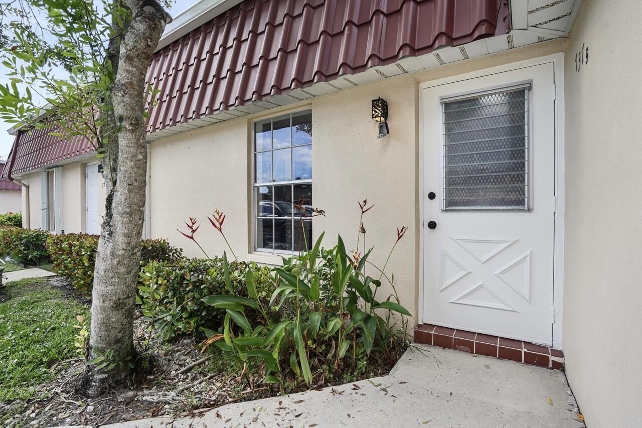 737 Nantucket Circle, Unit B, Lake Worth, FL 33467 Photo