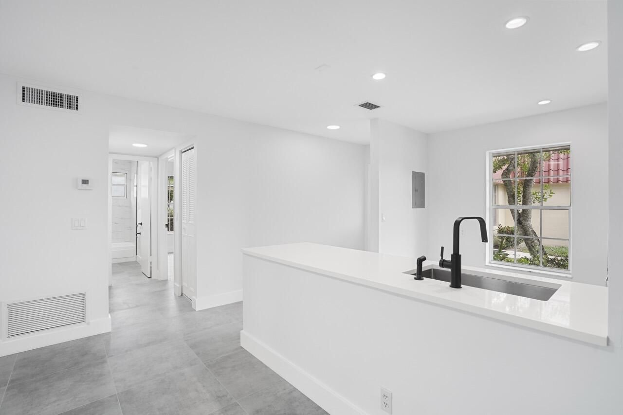 737 Nantucket Circle, Unit B, Lake Worth, FL 33467 Photo