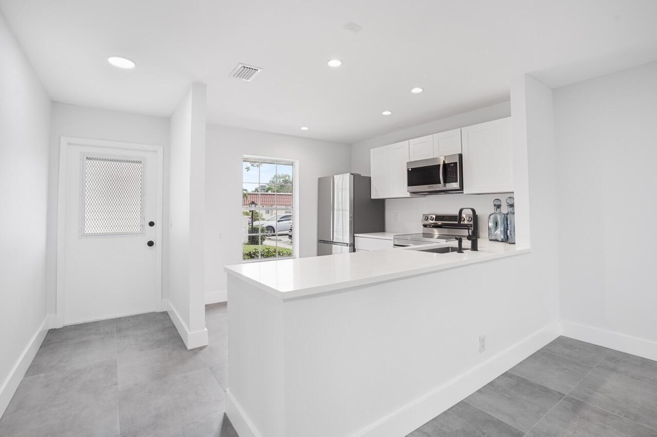 737 Nantucket Circle, Unit B, Lake Worth, FL 33467 Photo