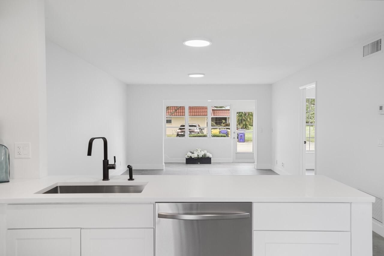 737 Nantucket Circle, Unit B, Lake Worth, FL 33467 Photo