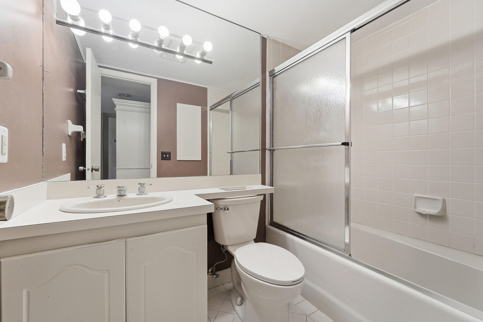 640 Tennis Club Drive, Unit 103, Fort Lauderdale, FL 33311 Photo