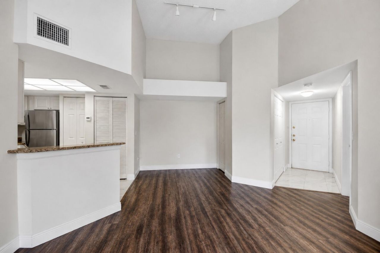 600 Crestwood Court N, Unit 607, Royal Palm Beach, FL 33411 Photo
