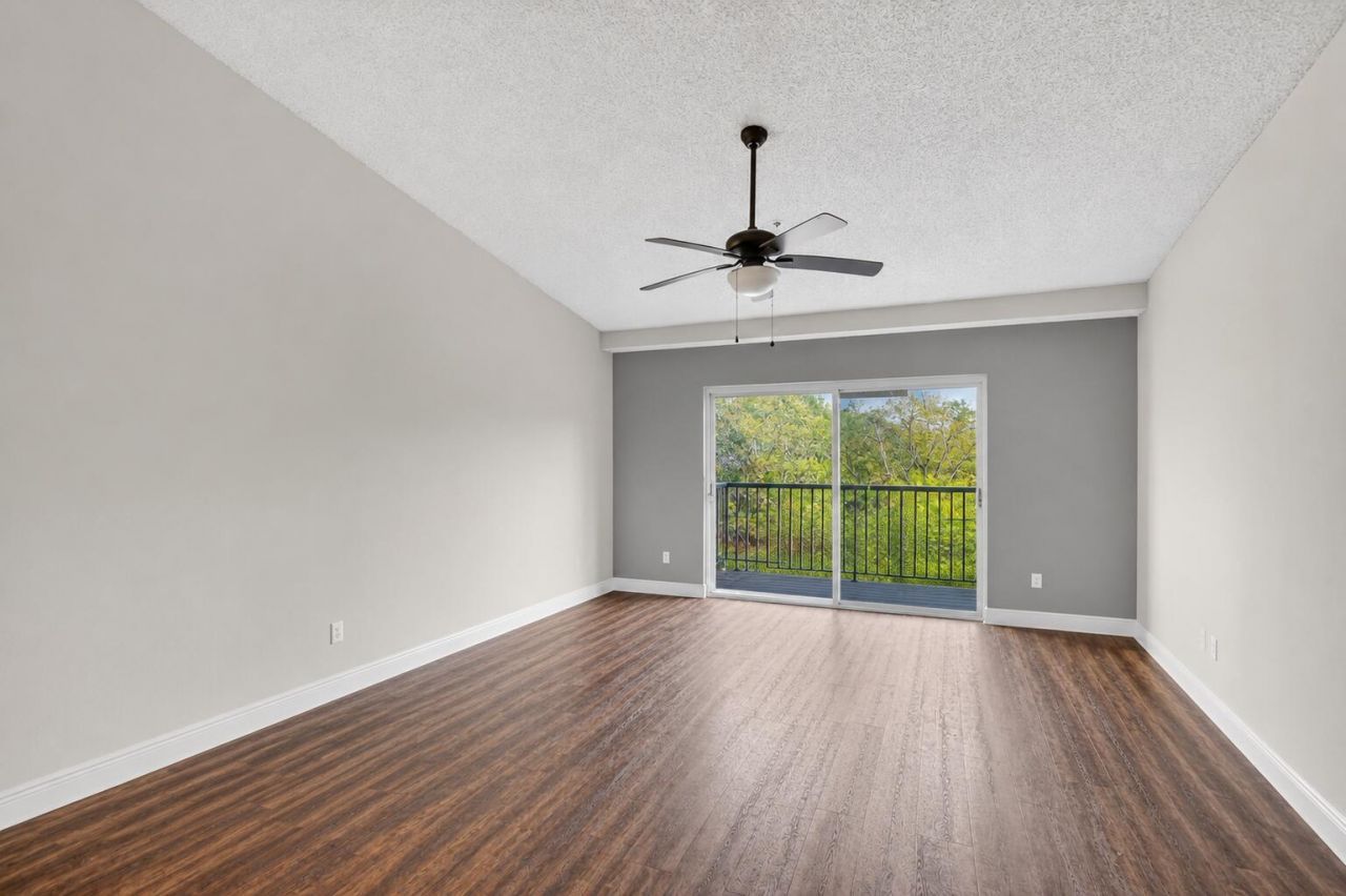 600 Crestwood Court N, Unit 607, Royal Palm Beach, FL 33411 Photo