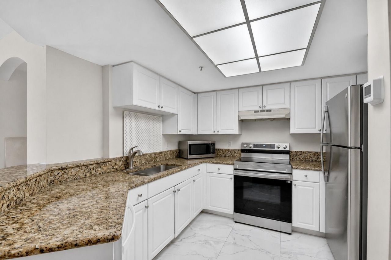 600 Crestwood Court N, Unit 607, Royal Palm Beach, FL 33411 Photo