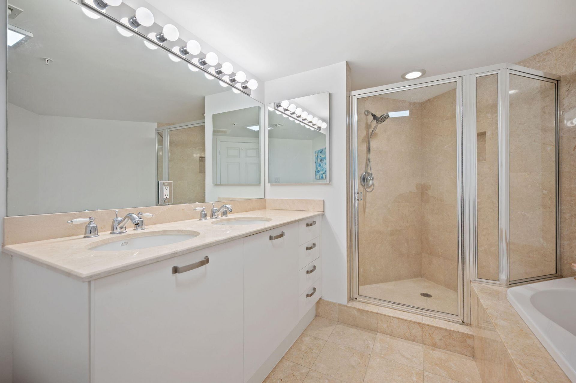 2001 N Ocean Boulevard, Unit 304, Fort Lauderdale, FL 33305 Photo