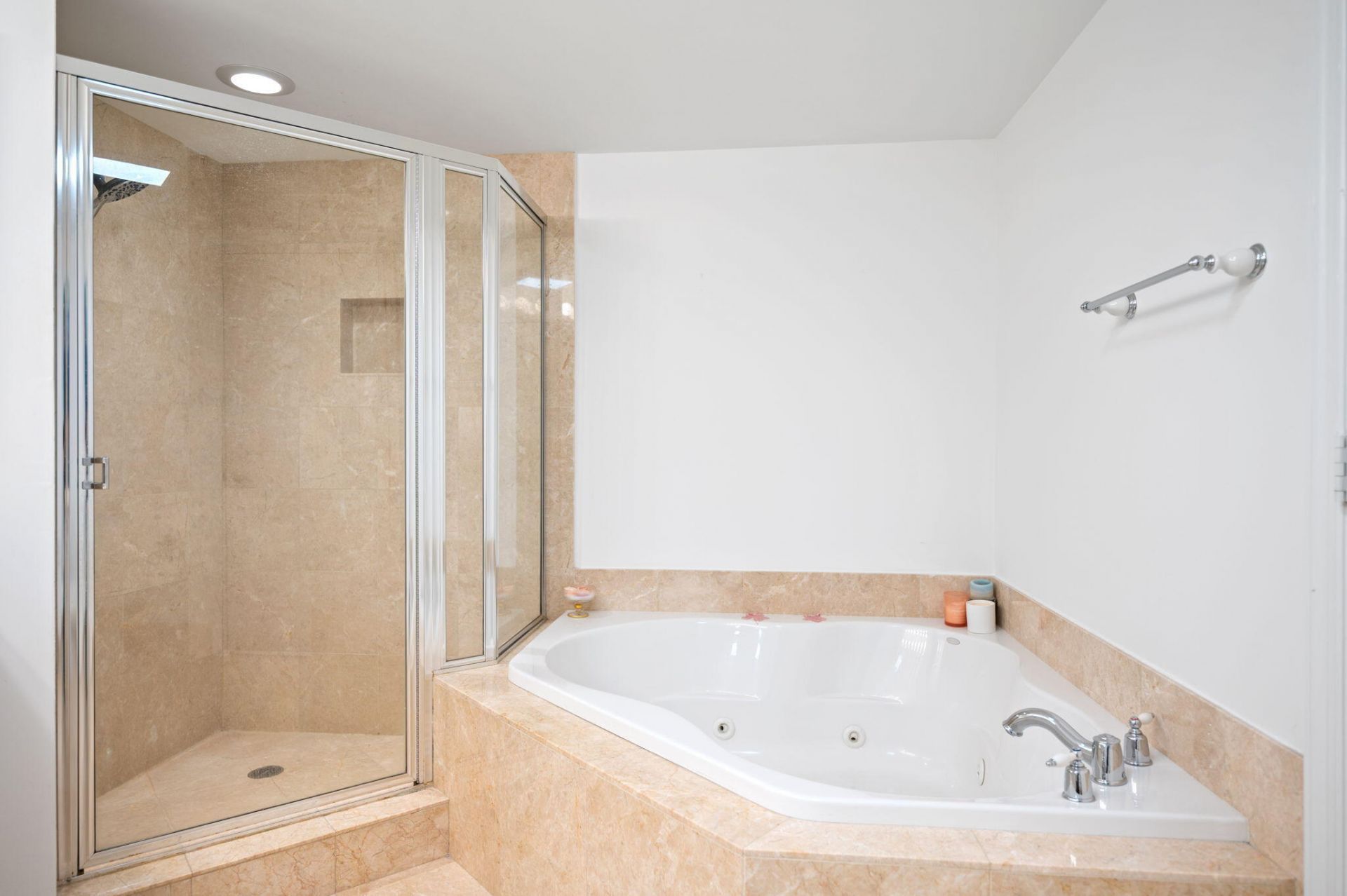 2001 N Ocean Boulevard, Unit 304, Fort Lauderdale, FL 33305 Photo