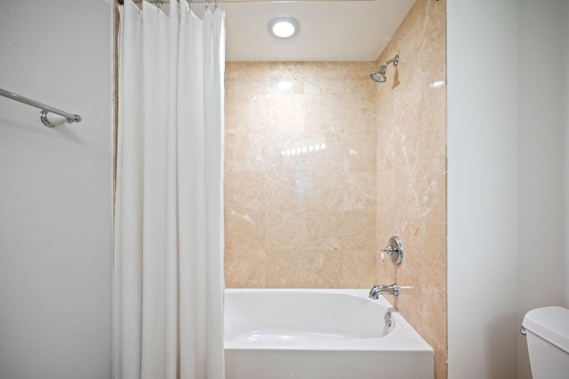 2001 N Ocean Boulevard, Unit 304, Fort Lauderdale, FL 33305 Photo