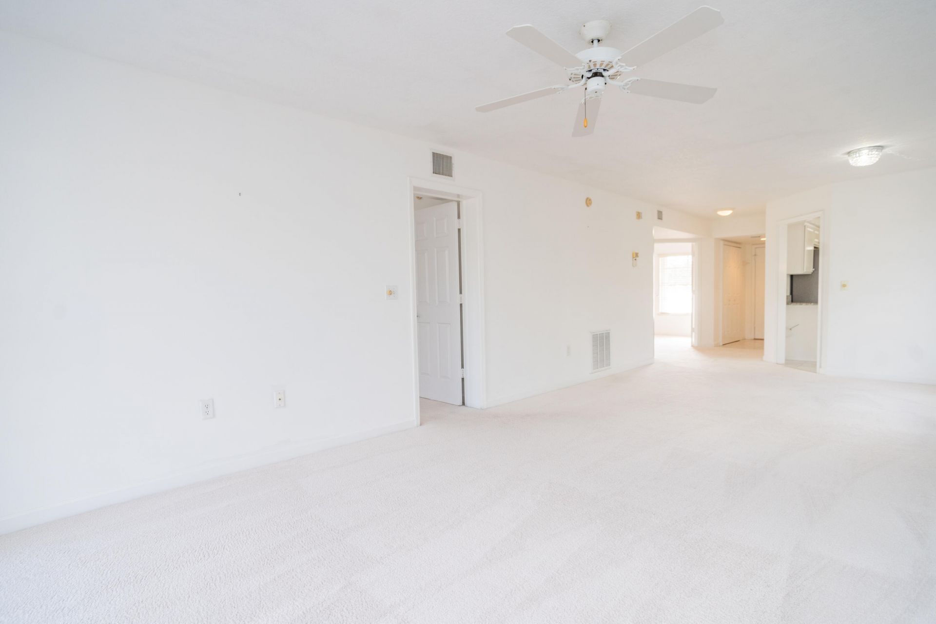 300 Grand Royale Circle, Unit 204, Vero Beach, FL 32962 Photo