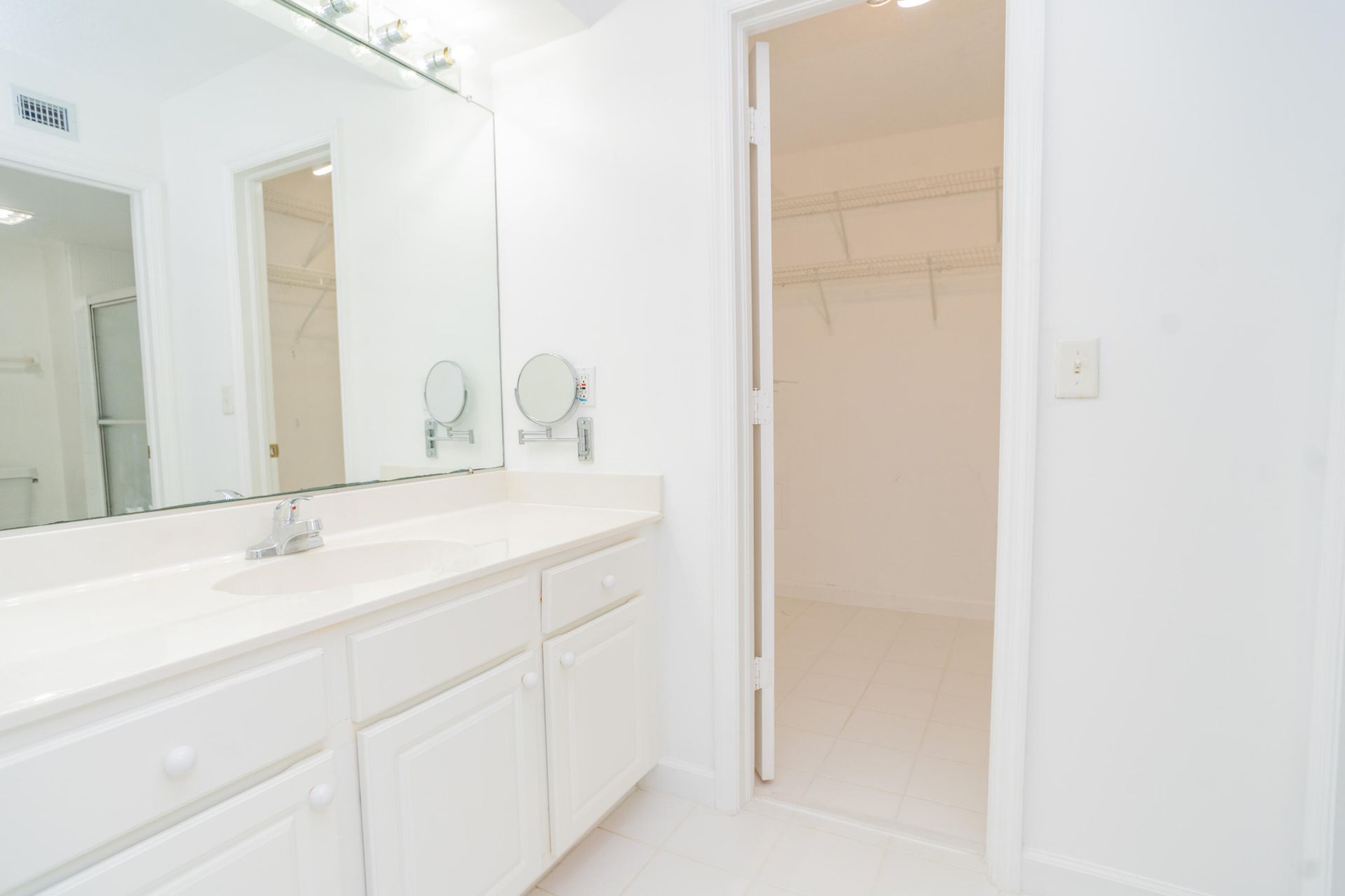 300 Grand Royale Circle, Unit 204, Vero Beach, FL 32962 Photo