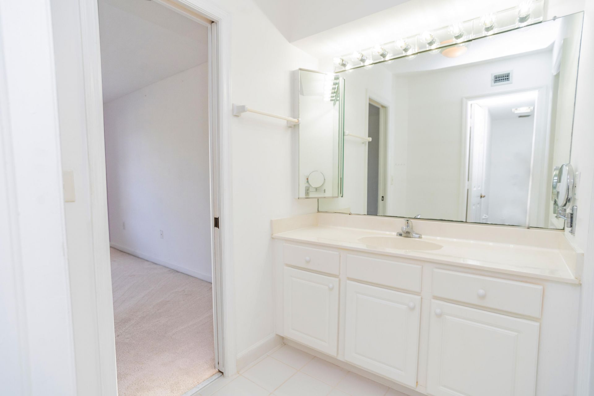 300 Grand Royale Circle, Unit 204, Vero Beach, FL 32962 Photo