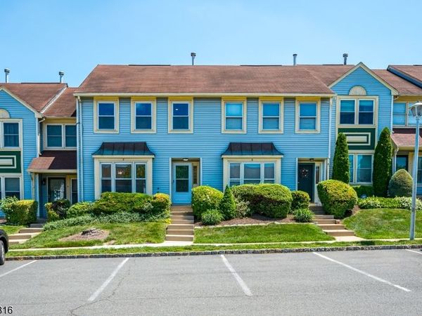 5 Heritage Sq, Sayreville, NJ 08872