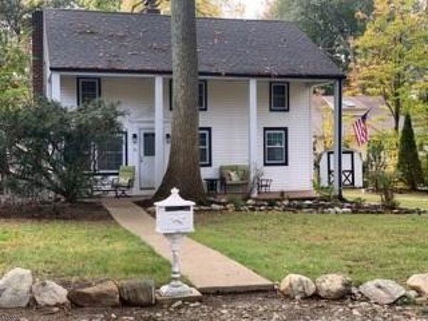 6 Standish Ln, Kinnelon, NJ 07405