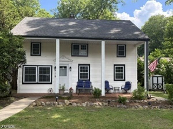6 Standish Ln, Kinnelon, NJ 07405