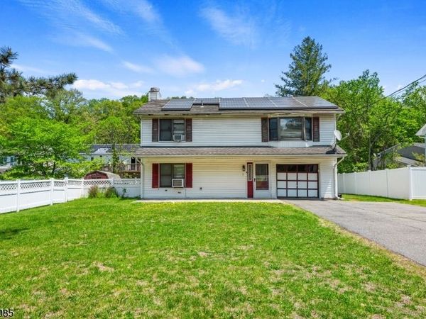 11 Tobyhanna Trl, Hopatcong, NJ 07843