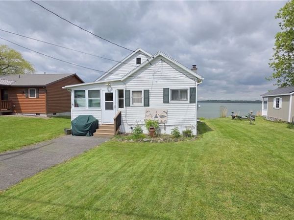 6431 State Route 90 N, Cayuga, NY 13034
