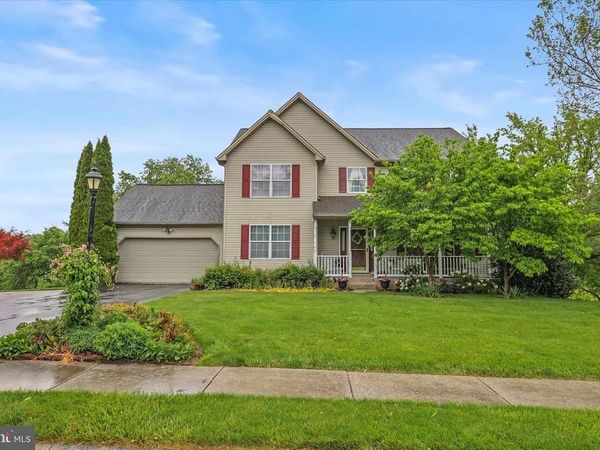 25 CORNELL DRIVE, HANOVER, PA 17331
